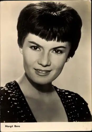 Ak Schauspielerin Margit Bara, Die Kluft, Portrait