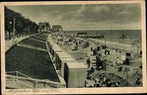 Ak Wyk auf Föhr in Nordfriesland, Partie am Strand, Strandkörbe, Umkleidekabinen