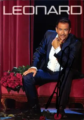 Ak Sänger Leonard, Sitzportrait, Rosen