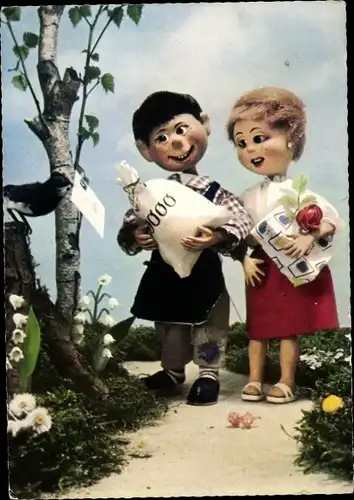 Ak Maiwald Puppen, Paar mit Geschenken