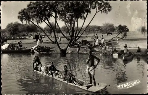 Ak N Djamena Fort Lamy Tschad, Piragues sur le fleuve, Uferpartie