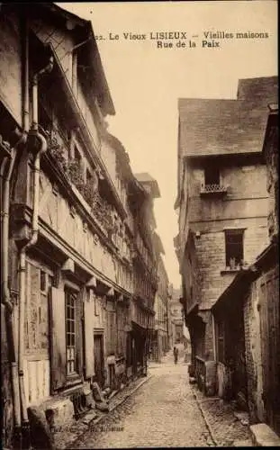 Ak Lisieux Calvados, Vieilles Maisons, Rue de la Paix, Fachwerkhäuser