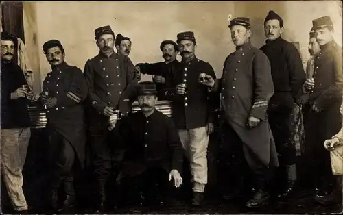 Foto Ak Französische Soldaten in Uniformen, Gruppenaufnahme