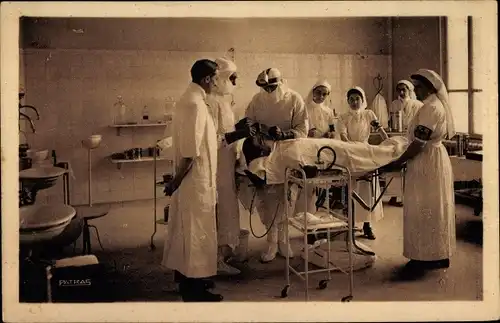 Ak Paris XIII., Hopital Ecole de la Societe de Secours aux Blesses Militaires, Salle d'operation