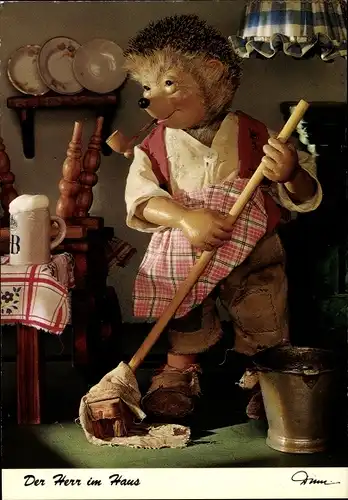 Ak Mecki der Igel mit Besen am Kehren, Der Herr im Haus