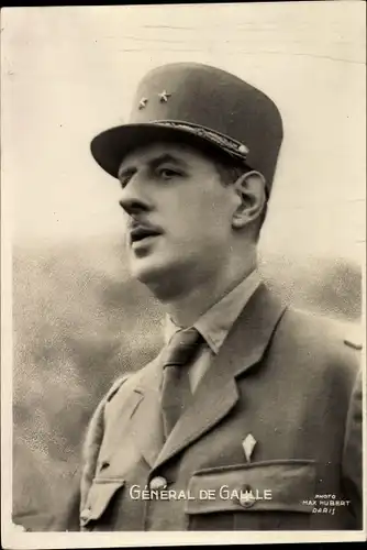 Ak Général Charles de Gaulle, Portrait, Uniform