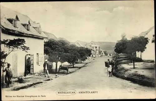 Ak Ambatolampy Madagaskar, Ortsansicht, Straße, Häuser