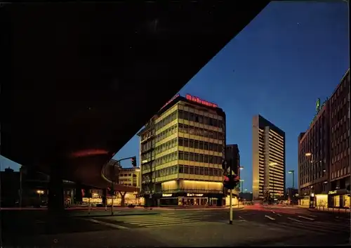 Ak Düsseldorf am Rhein, Röhmer, beleuchtete Geschäftsäuser bei Nacht, Wappen