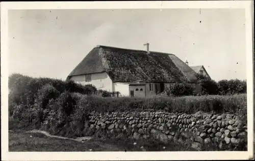 Foto Ak Keitum auf Sylt, Bauernhaus mit Reetdach