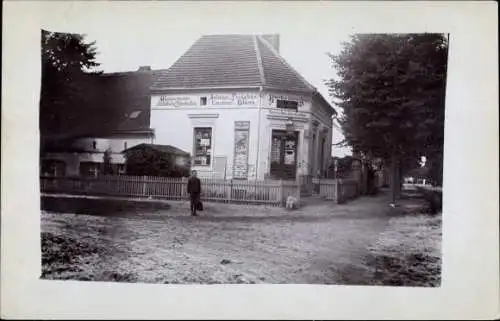 Foto Ak Geschäftshaus, Buchhandlung, Ansichtskartenverkauf