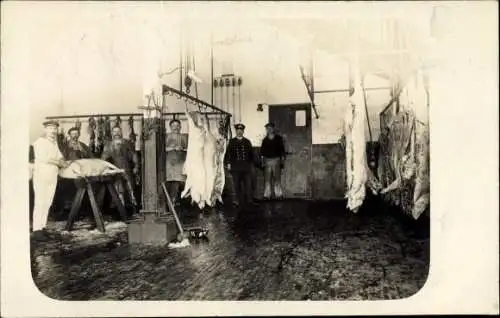 Foto Ak Cuxhaven, Militär Schlachterei, Rinder, Schlachthof