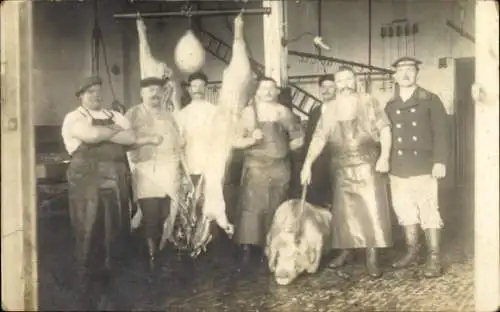 Foto Ak Cuxhaven, Militär Schlachterei, Schweine, Schlachthof