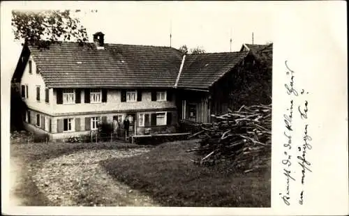 Foto Ak Sulzberg im Oberallgäu Schwaben, Blick auf ein Bauernhaus