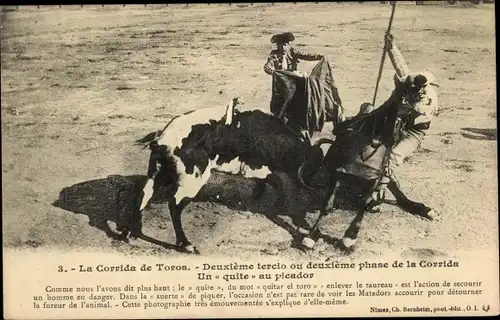 Ak Corrida de Toros, deuxieme tercio, un quite au picador, Stierkampf