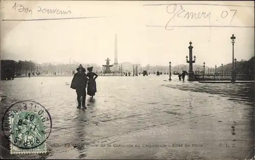 Ak Paris VIII., Place de la Concorde au Crepuscule, Effet de Pluie, Regen