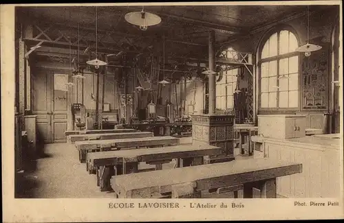 Ak Paris V., Ecole Lavoisier, l'Atelier du Bois, Innenansicht