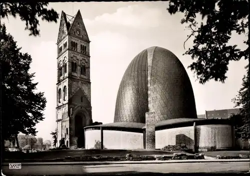 Ak Düsseldorf am Rhein, St. Rochus, alter Turm u. neue Kirche, Totalansicht