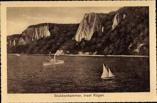 Ak Stubbenkammer Sassnitz auf Rügen, Blick auf die Kreidefelsen, Dampfer, Segelboot