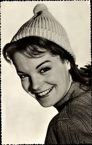 Ak Schauspielerin Romy Schneider, Portrait, Mütze