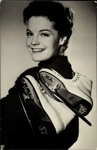 Ak Schauspielerin Romy Schneider, Portrait mit Schlittschuhen