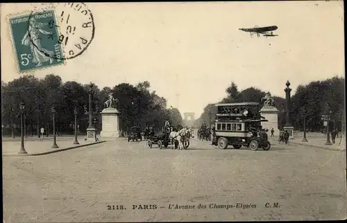 Künstler Ak Paris VIII., L'Avenue des Champs Elysees, Autobus, Flugzeug, Kutschen