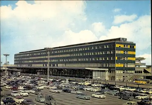 Ak Orly Val de Marne, Paris Orly, Aeroport, Nordfassade des Flughafengebäudes, Parkplatz, Autos