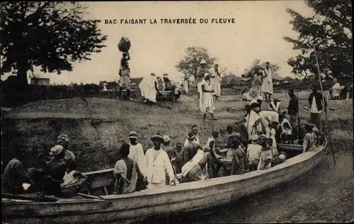 Ak Afrika, Einheimische im Ruderboot, Bac Faisant La Traversee du Fleuve