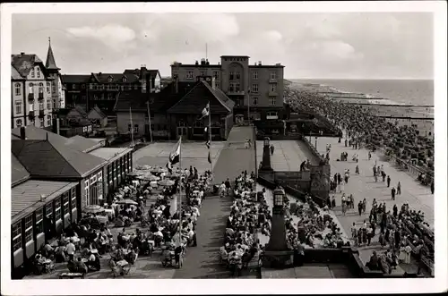 Ak Westerland auf Sylt, gefülltes Restaurant auf der Promenade, Altstadt, Türme