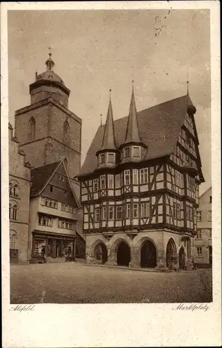 Ak Alsfeld in Hessen,  Marktplatz, Kirchturm, Fachwerkhaus