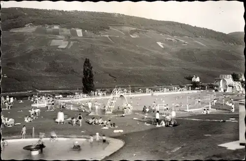 Ak Bernkastel Kues an der Mosel, Blick ins Freibad