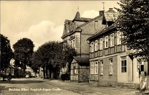 Ak Neuhaus an der Elbe, Blick in die Friedrich Engels Straße