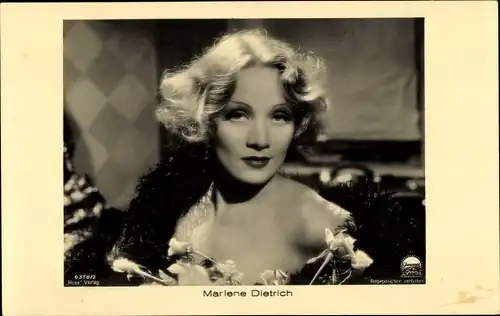 Ak Schauspielerin Marlene Dietrich, Portrait