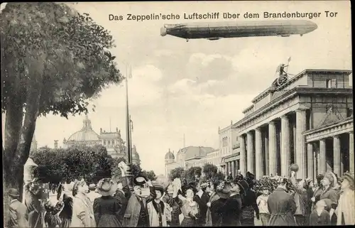 Ak Berlin Mitte, Zeppelin'sches Luftschiff über dem Brandenburger Tor