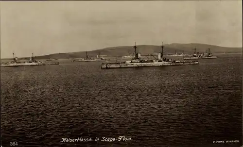 Foto Ak Deutsches Kriegsschiff, Schlachtkreuzer der Kaiserklasse, Internierung in Scapa Flow 1918