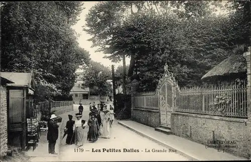 Ak Les Petites Dalles Seine Maritime, La Grande Rue