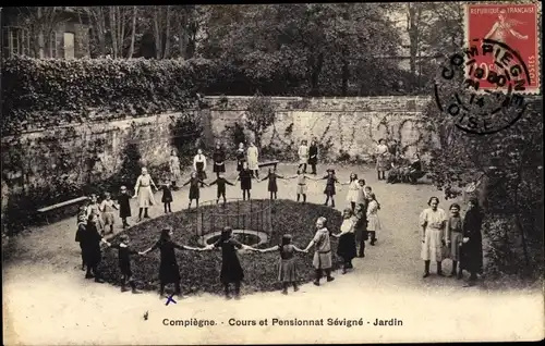 Ak Compiègne Oise, Cours et Pensionnat Sevigne, Jardin