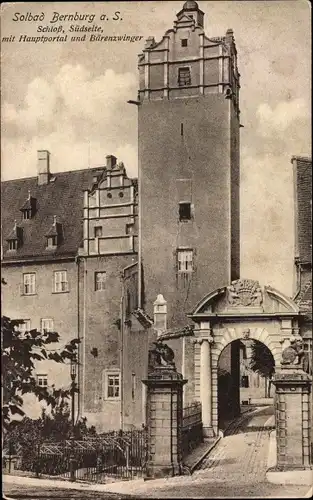 Ak Bernburg an der Saale, Schloss mit Hauptportal u. Bärenzwinger