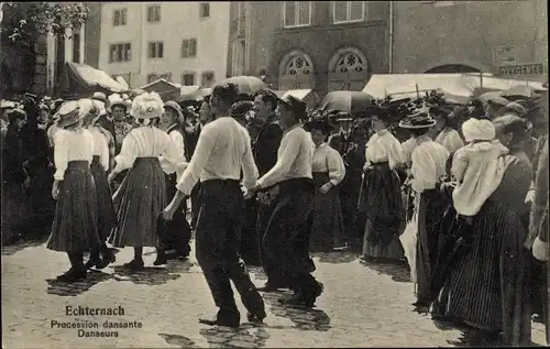 Ak Echternach Luxemburg, Procession dansante, danseurs
