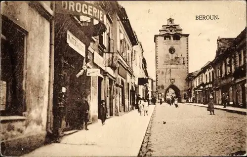 Ak Beroun Beraun Mittelböhmen, Straßenpartie, Drogerie, Stadtturm