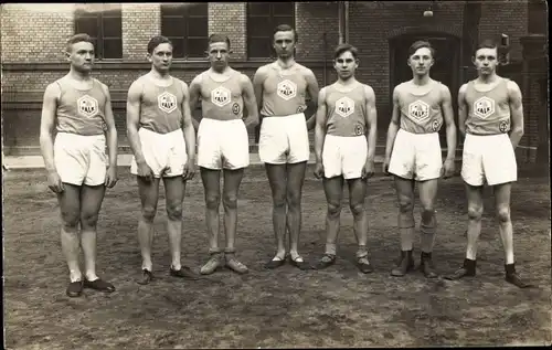 Foto Ak Männer in Sportkleidung, Fußballer ?