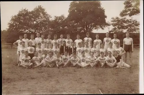 Foto Ak Sportler in Sportkleidung, Fußballmannschaft ?, Gruppenaufnahme 1915