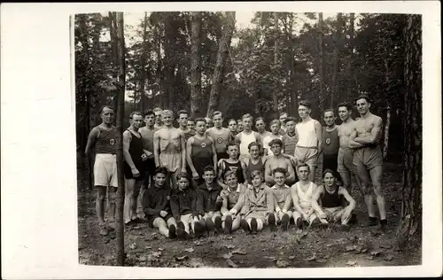 Foto Ak Gruppenaufnahme von Sportlern 1928, Training, Läufer