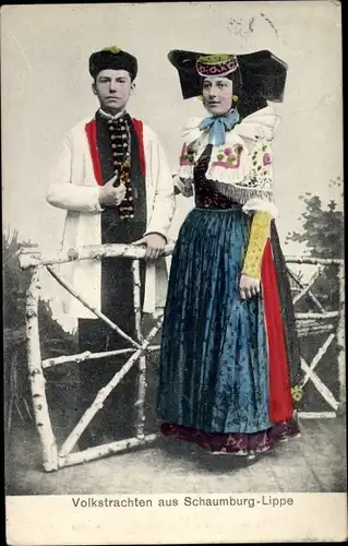 Ak Paar in Volkstrachten aus Schaumburg Lippe