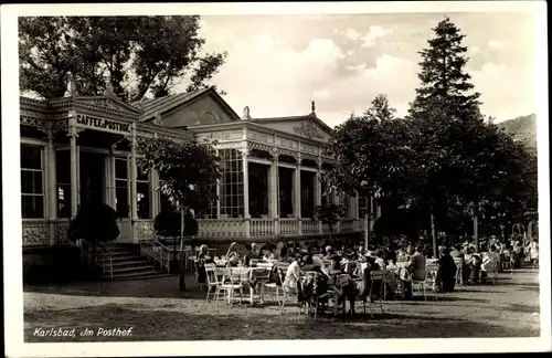 Ak Karlovy Vary Karlsbad Stadt, Im Posthof