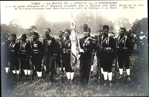 Ak Paris, La Revue du 14 Juillet 1913 a Longchamp, Afrikanische Soldaten