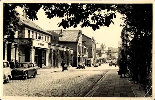 Foto Ak Mettmann in Nordrhein Westfalen, Straßenpartie, Autos