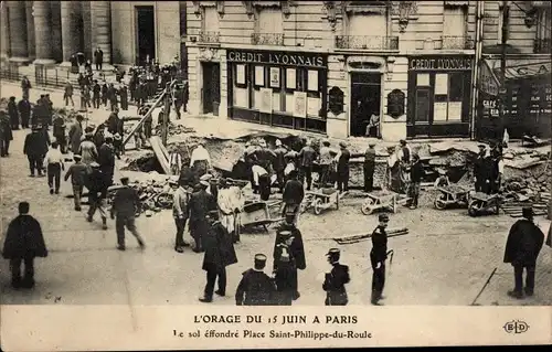 Ak Paris VIII., L'Orage du 15 Juin, le sol effondre Place Saint Philippe du Roule, Credit Lyonnais