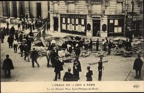 Ak Paris VIII., L'Orage du 15 Juin, le sol effondre Place Saint Philippe du Roule, Credit Lyonnais
