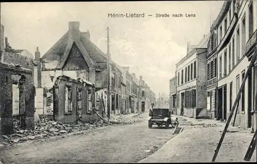 Ak Hénin Liétard Hénin Beaumont Pas de Calais, Straße nach Lens, Zerstörte Häuser