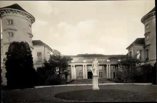 Ak Rheinsberg in Brandenburg, Teilansicht Schloss, Statue